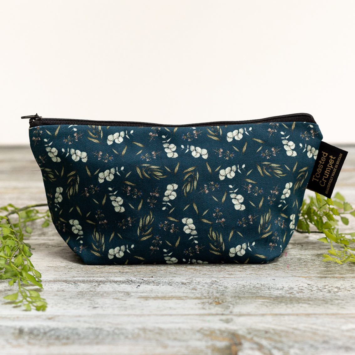 Eucalyptus Noir Makeup Bag