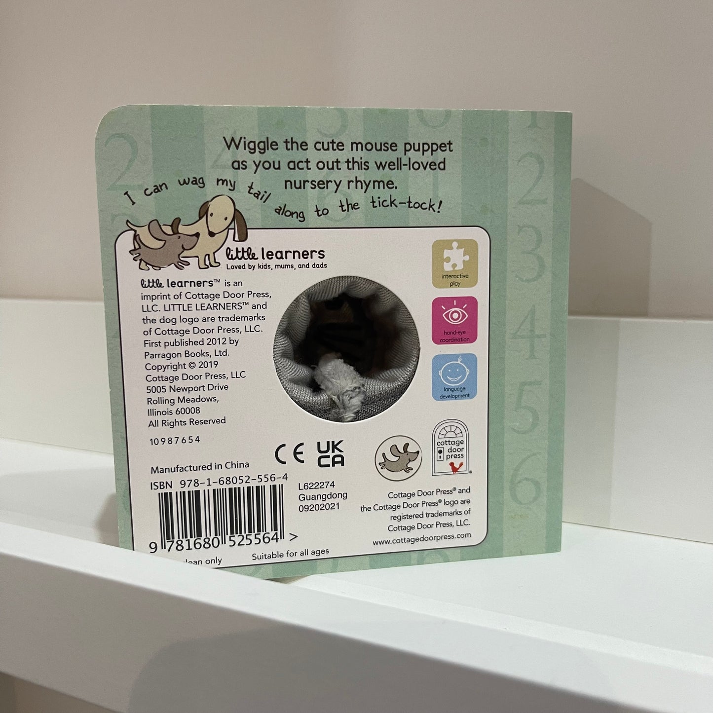 Hickory Dickory Dock Finger Puppet Book