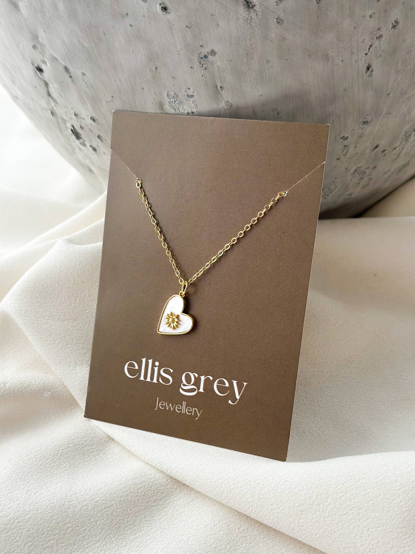 18k Gold Mother of Pearl Heart Pendant Necklace - EG4