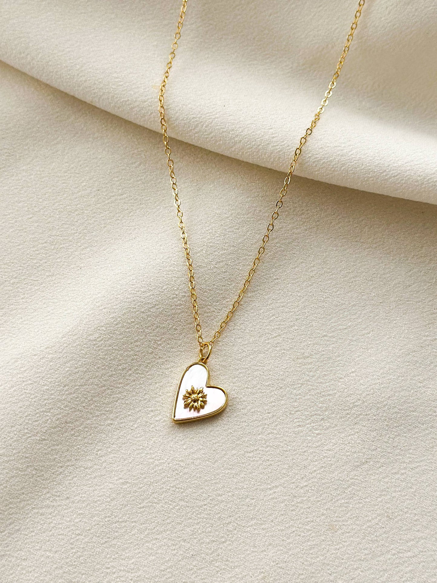 18k Gold Mother of Pearl Heart Pendant Necklace - EG4