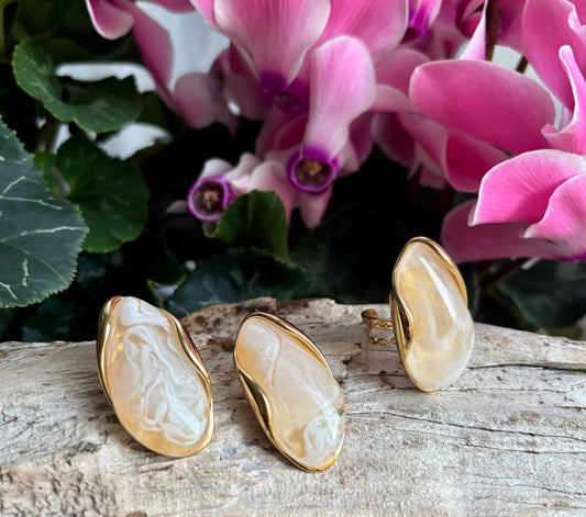 18ct Gold Plated Resin Statement Ring OR51