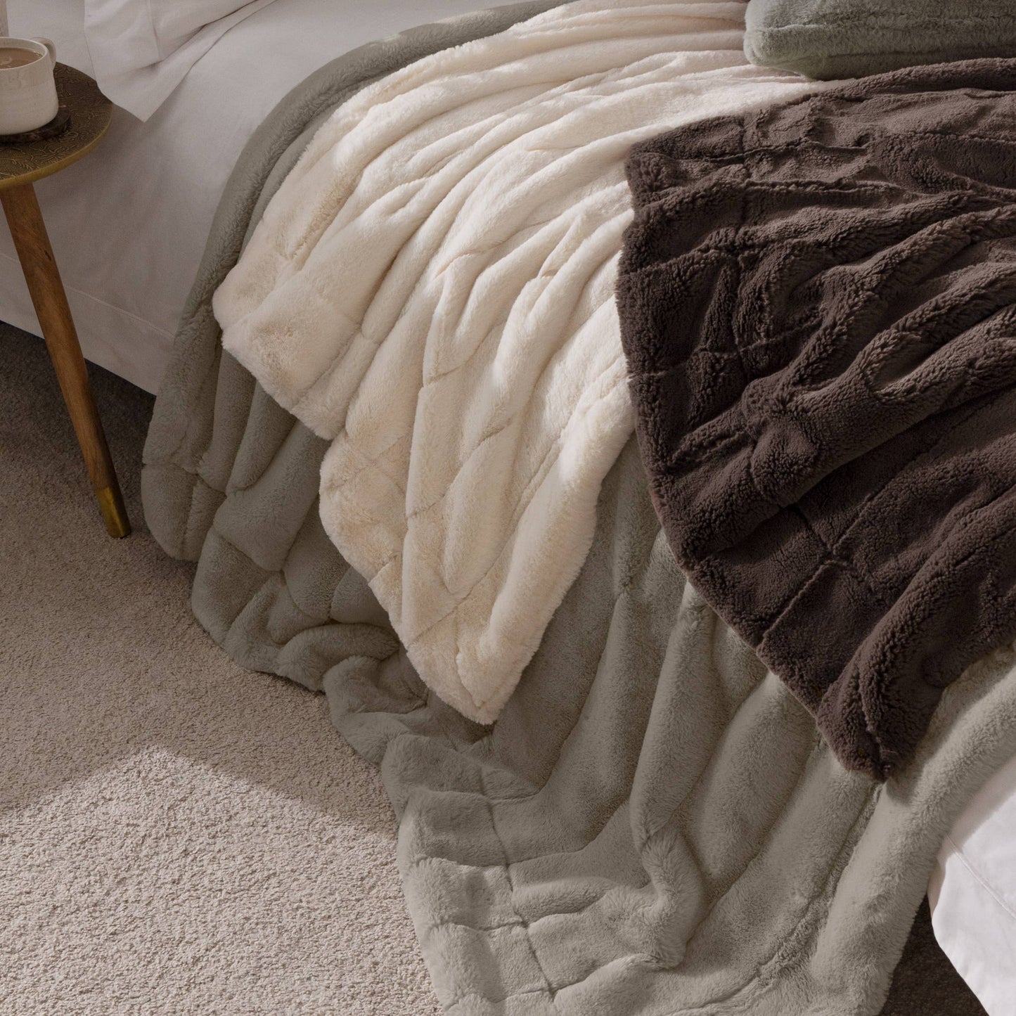 Faux Fur Taupe Throw 130 x 180cm