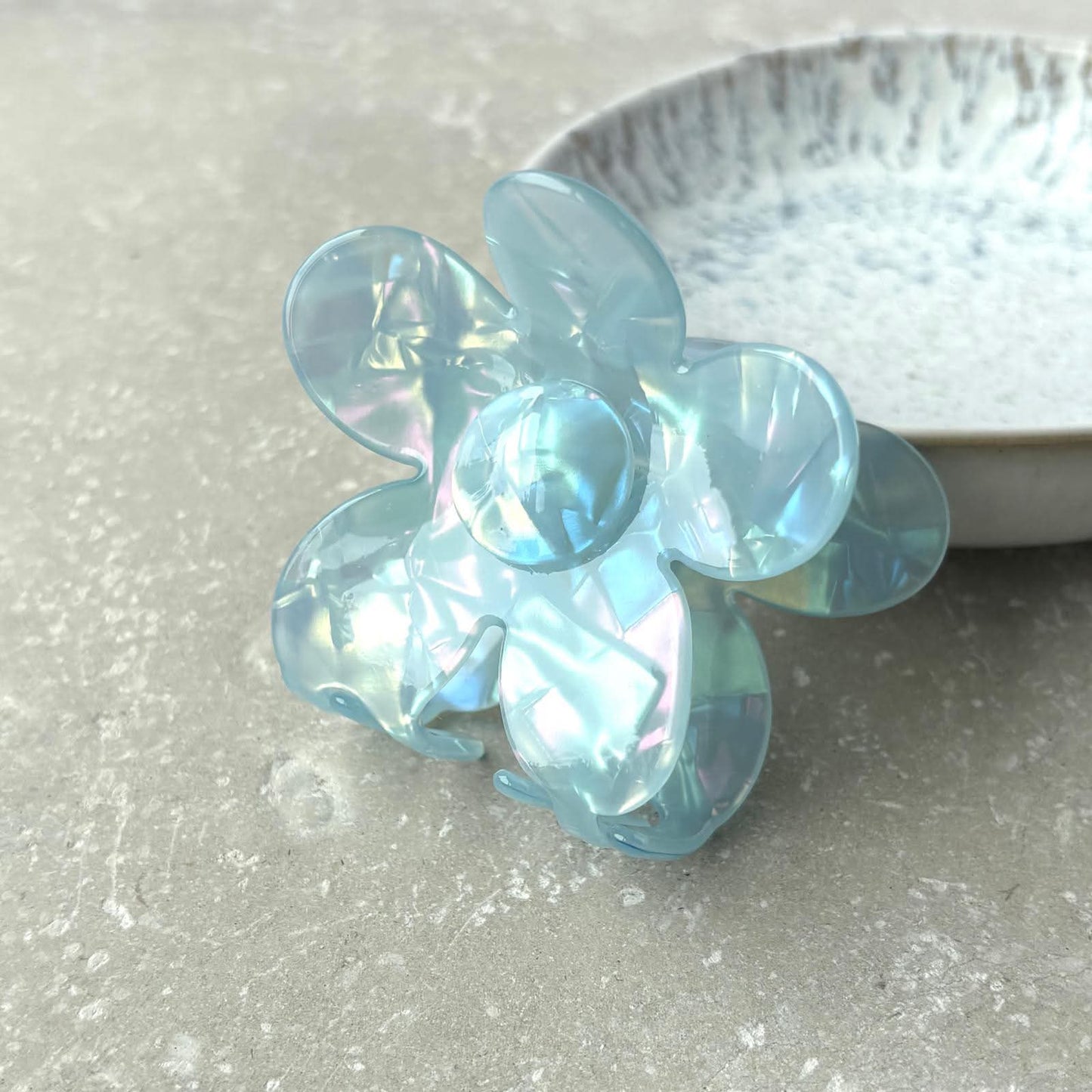 Blue Pearlescent Daisy Claw Clip. FB06