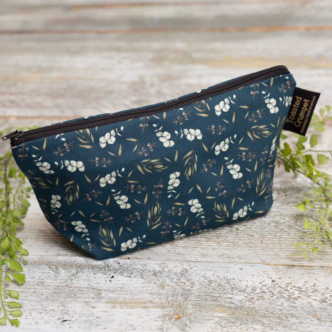 Eucalyptus Noir Makeup Bag