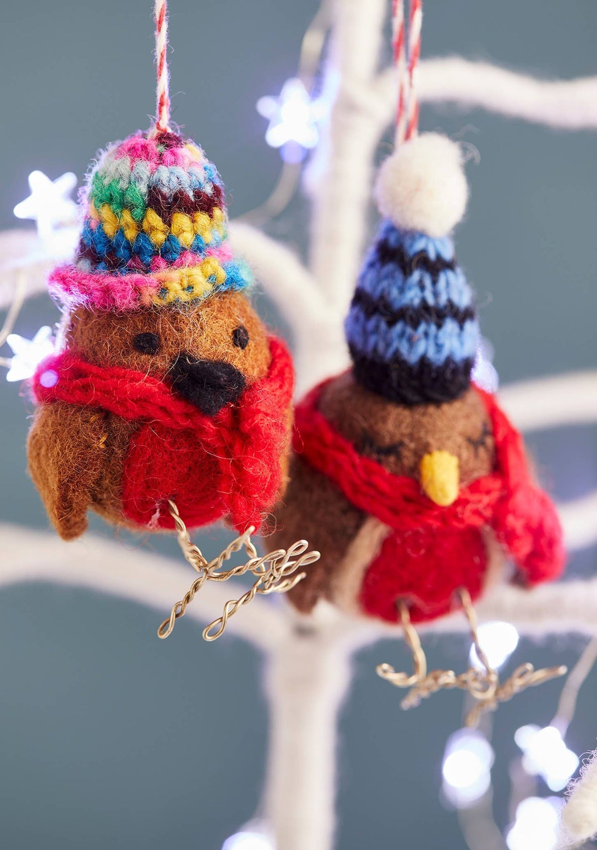 Standing Robin in Knitted Hat & Scarf