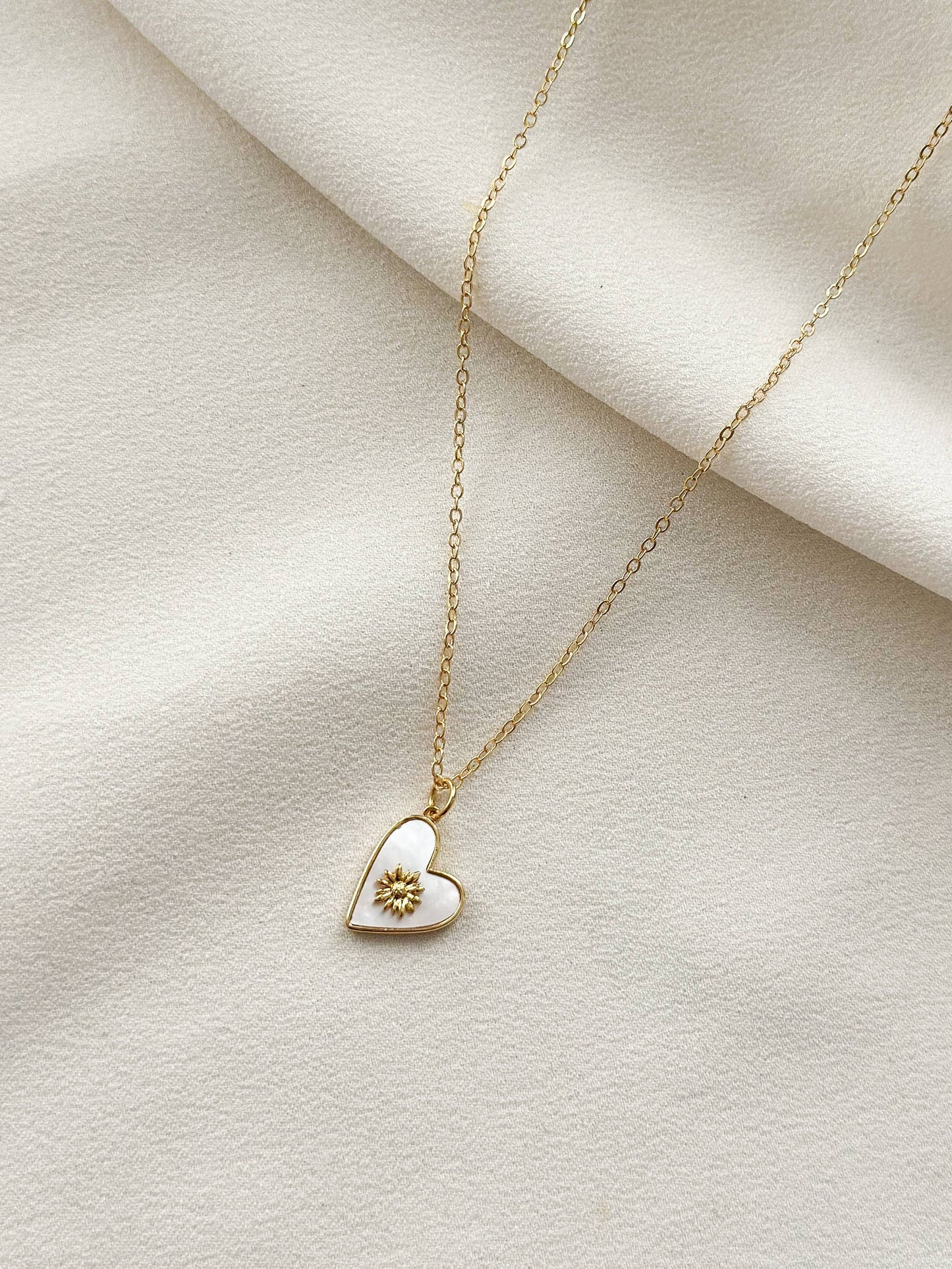 18k Gold Mother of Pearl Heart Pendant Necklace - EG4