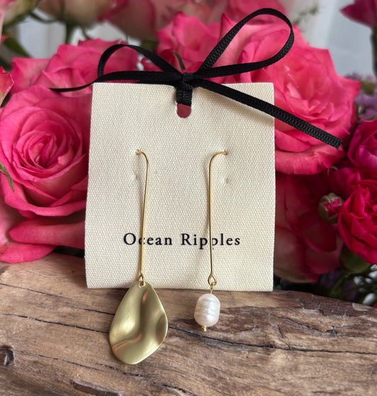 14ct Gold Plated Mismatched Pearl Leaf Earrings OR24