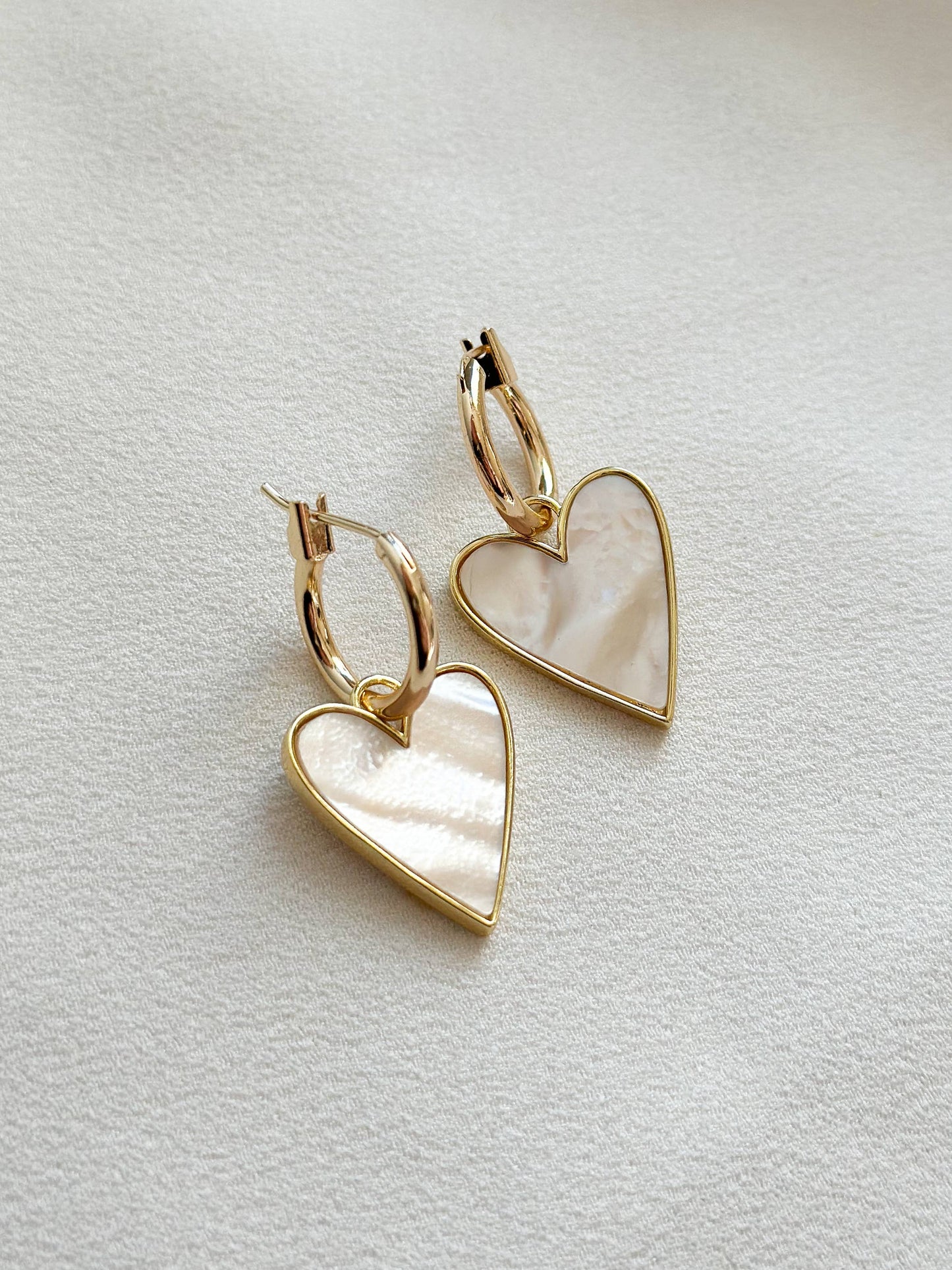 18k Gold Mother of Pearl Heart Hoop Earrings - EG5