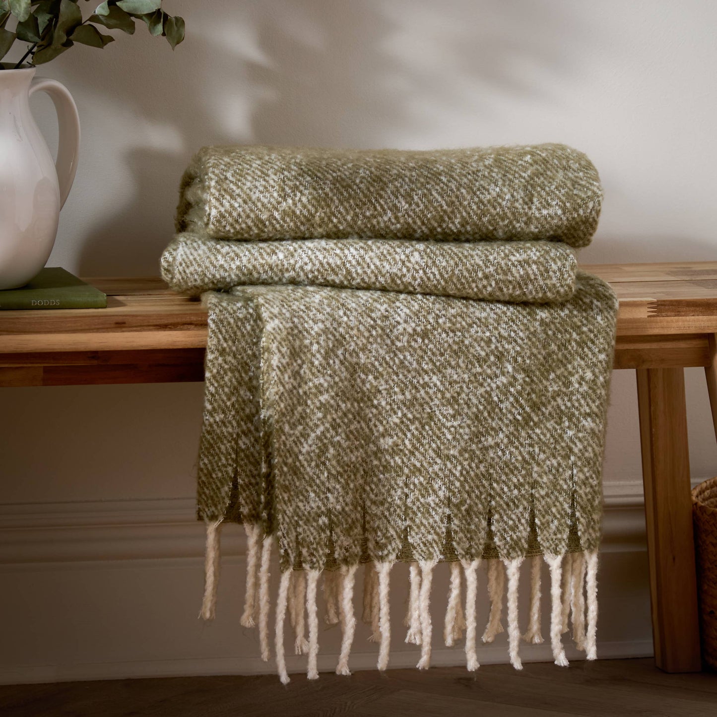 Isla Woven Tasselled Green Throw 130 x 180cm
