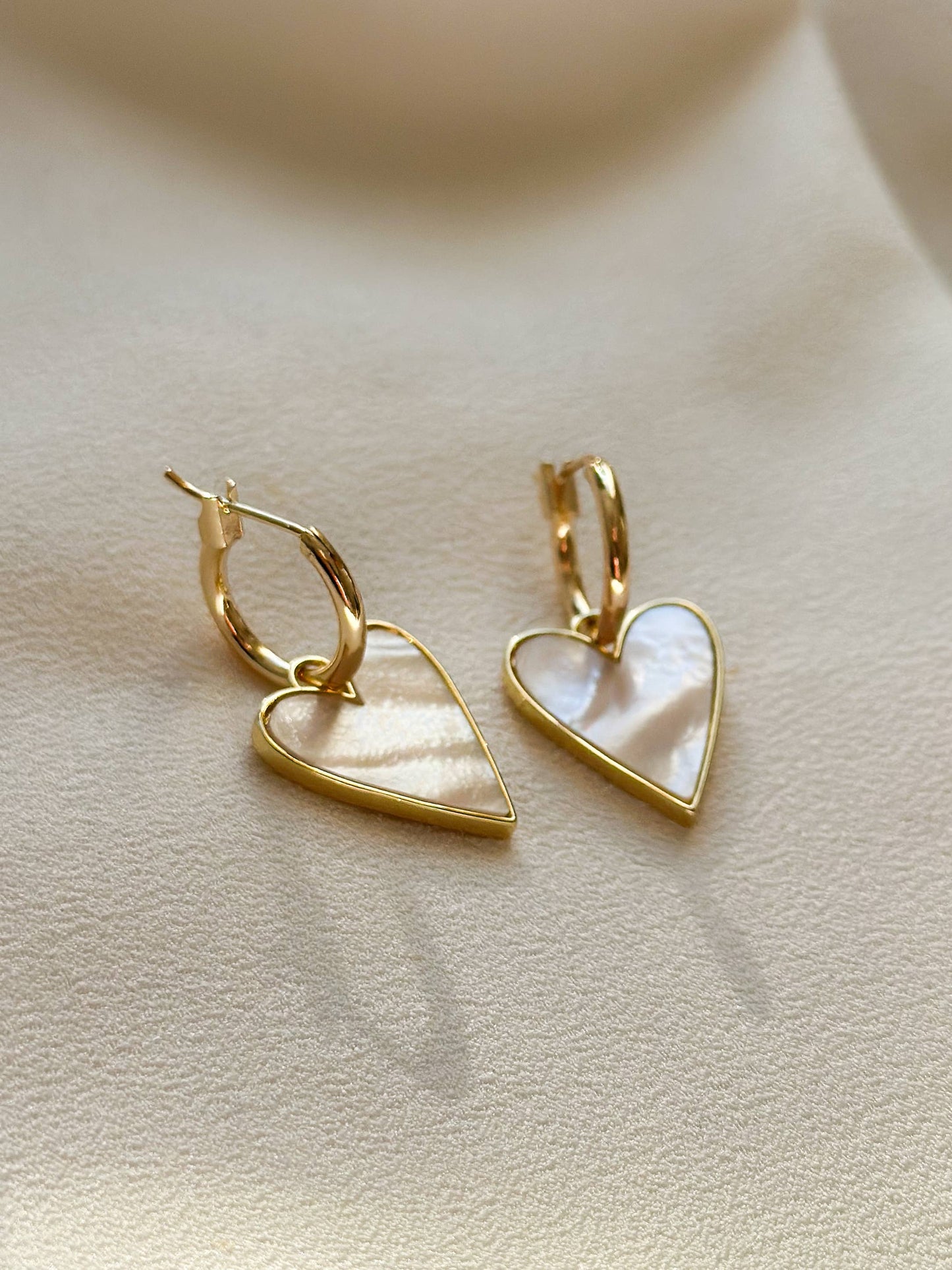 18k Gold Mother of Pearl Heart Hoop Earrings - EG5
