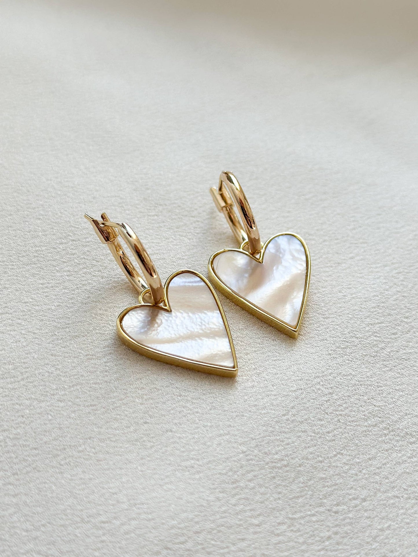 18k Gold Mother of Pearl Heart Hoop Earrings - EG5