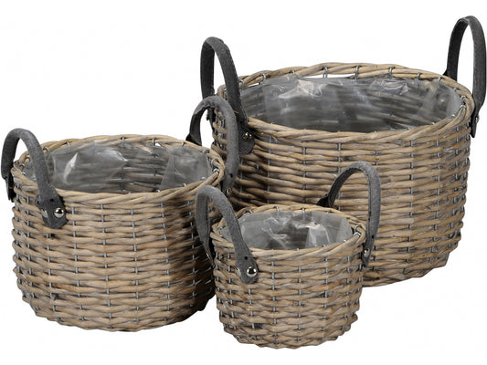 Round woven baskets